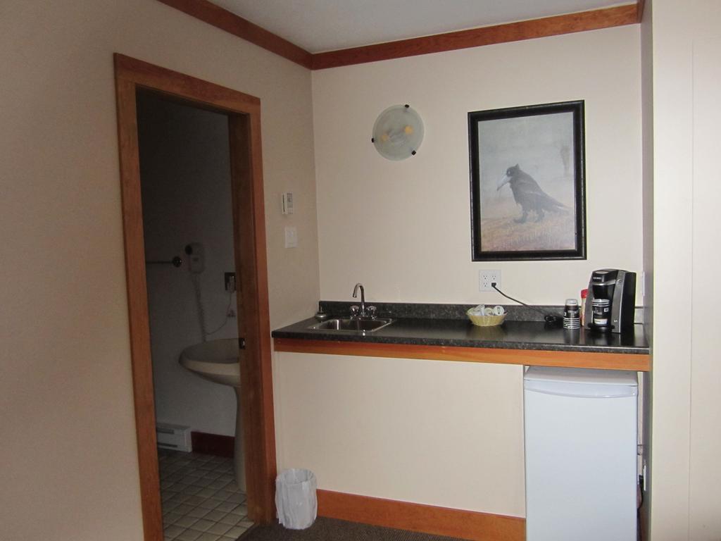 The Lodge At Skeena Landing Terrace Exterior foto